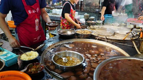 社牛男孩饿了淡定走进派出所蹭饭，一场意料之外的美食之旅