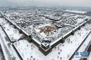 北京门头沟迎来入秋后第一场雪，雪落古都，景色如画