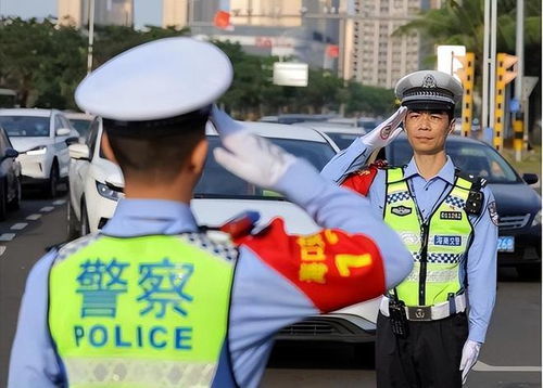 交警街头比武，司机疑惑，考谁呢？